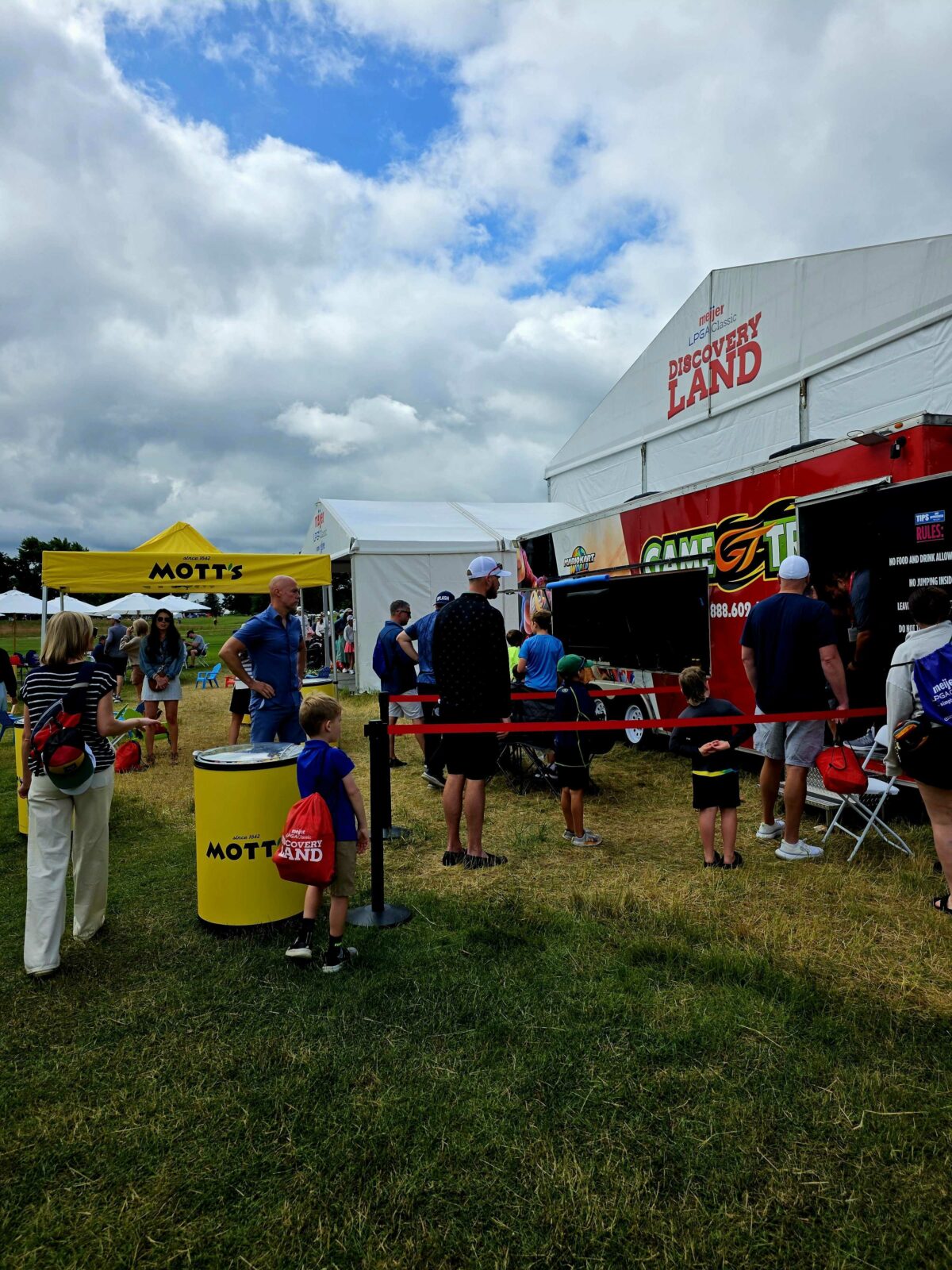 8,000 Samples, 60,000 Fans, and One Very Popular Tent: Experiential Marketing at the Meijer LPGA
